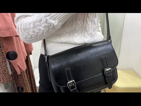 ❤️ Ëffentlech Masturbatioun vu jonke Bitch FeralBerry mat engem Dildo am Fittingsraum ️❌ Pornovideo op lb.vanalize.ru ❌️